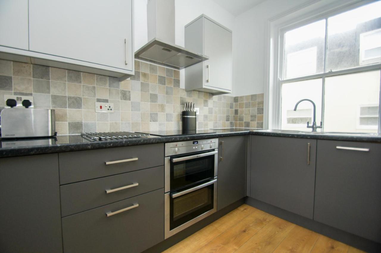 Marine Cottage - Parking - By Brighton Holiday Lets المظهر الخارجي الصورة